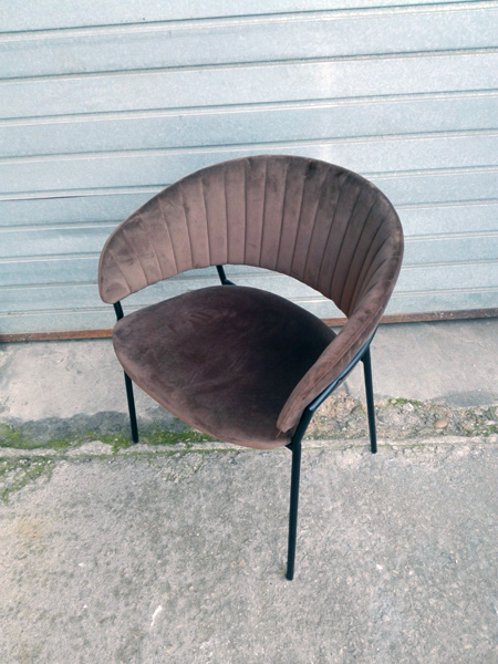 silla butaca terciopelo marron metal negro 45-73x59x48 (22eu) 10u